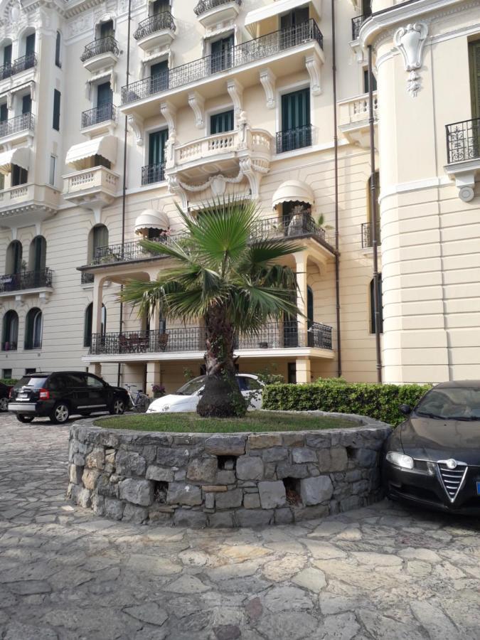La Casa Di Anna, In Palazzina Liberty Fronte Parco Apartment Bordighera Ngoại thất bức ảnh